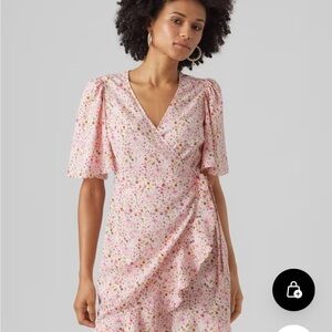 Vero Moda Wrap dress. NWT. Size medium